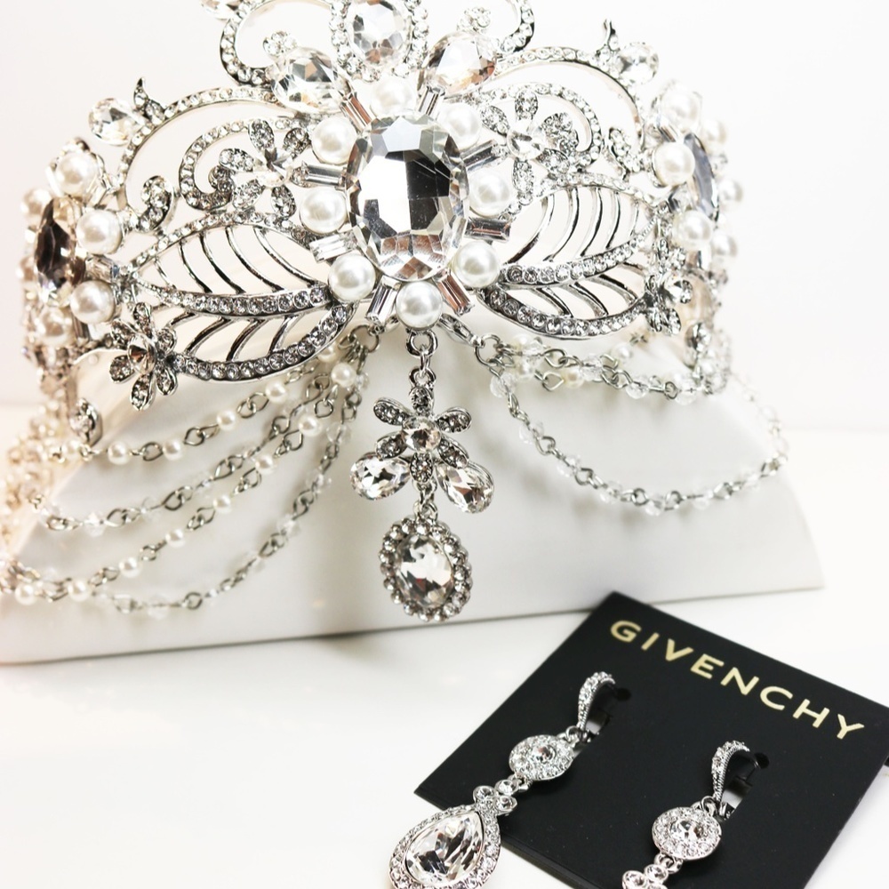 ✨ Dazzling Tiara ~ Pearls & Crystals Silver Tone